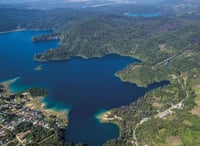 Las llamativas y turísticas Lagunas de Montebello, en el suroriental estado mexicano de Chiapas, continúan mutando de color debido a los productos agroquímicos vertidos, alertaron este miércoles especialistas. (EL UNIVERSAL, 2017)