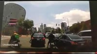 Tras difundirse un video donde motociclistas, una de los cuales trae una mochila presuntamente de Uber Eats, asaltan a un automovilista en Santa Fe, la empresa expresó su rechazó a la utilización de artículos con su logotipo para cometer delitos. (ESPECIAL)