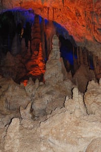 Se invertirá en la reconstrucción de la escalinata en las Grutas del Rosario y en la tirolesa. (EL SIGLO DE TORREÓN)