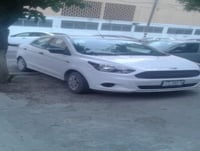 Se trata de un automóvil sedán marca Ford línea Figo, color blanco, que no cuenta con reporte de robo. (ESPECIAL) 