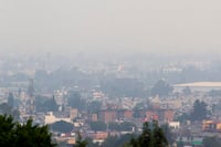 La Comisión Ambiental de la Megalópolis (CAMe) informó que continúa la contingencia ambiental atmosférica extraordinaria, debido a que prevalecen los niveles de contaminación causados por los incendios que afectan la región centro y sur del territorio nacional. (ARCHIVO)