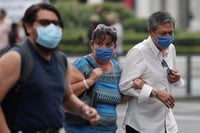 La contaminación está provocando en la población capitalina ardor de ojos, garganta, nariz y dolor de cabeza. (EL UNIVERSAL)