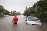 Las tormentas se asociaron con un área más extensa de clima alterado en el Golfo de México que se según pronósticos se fortalecerá para este fin de semana cuando la región se verá amenazada por lluvias torrenciales. (ARCHIVO)