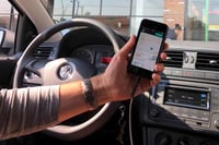 Usuarios consideran que las plataformas digitales han mejorado la movilidad; el 57 % asegura que las usa por un tema de seguridad y el 56 % por conveniencia. (AGENCIAS)