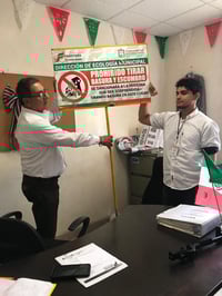 En las últimas semanas se instaló 40 señalizaciones que advierten que no deben tirar basura en los lotes baldíos. (EL SIGLO COAHUILA)