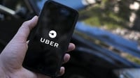 El mayor cambio que los usuarios experimentarán nada más acceder a la aplicación es que se ha eliminado el habitual mapa en que se observan los coches en circulación y se ha sustituido por dos opciones: viajar o pedir comida mediante Eats. (ESPECIAL)
