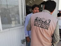 PRD documentó que las entregas de recursos y programas no se atribuyen al gobierno federal y de forma institucional, sino al presidente López Obrador . (ARCHIVO)
