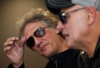 Juntos. El baterista Charly Alberti y el bajista Zeta Bosio, de la banda argentina Soda Stereo, anunciaron una serie de conciertos. (AP) 