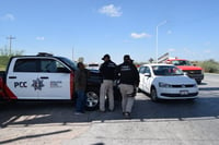 En San Pedro, como en otros municipios del estado, ayer se realizó un operativo de retiro de vehículos con placas vencidas o sin ellas. (EL SIGLO DE TORREÓN)