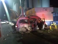 Ebrio choca a vehículo y mueren madre e hija