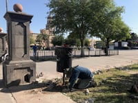 Obras Públicas del Municipio optó por cerrar la plaza y sus cajones de estacionamiento, pero no las calles. (EL SIGLO COAHUILA)