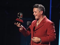 
Sanz, que partía como el principal favorito para estos Latin Grammy con ocho nominaciones, también se acordó con mucho cariño de todo el equipo que le apoya desde la sombra. (EFE)