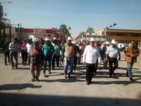 Protestan cenecistas por los requisitos en la convocatoria para la renovación de jefaturas de cuartel. (FABIOLA P. CANEDO/EL SIGLO DE TORREÓN)