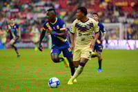 América y Morelia se enfrentaron en la jornada 5 en la cancha del Estadio Azteca, con victoria 1-0 para las Águilas.(JAM MEDIA)