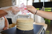 Estiman que ha cerrado una tercera parte de las tortillerías en Gómez Palacio debido a la competencia desleal en los últimos tres años. En lo que va de 2019, han sido cinco las que han dejado de operar. (ARCHIVO)