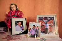 En San Luis, pequeña comunidad del municipio michoacano de Ocampo, una mujer contiene las lágrimas y pregunta ¿quién va a cuidar el monte? Es la madre del ambientalista Homero Gómez González, quien fue encontrado muerto el 29 de enero en extrañas circunstancias. (NOTIMEX)