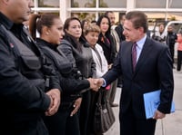El gobernador José Aispuro Torres anunció un grupo especializado de mujeres que operará dentro de la FGE. (CORTESÍA) 