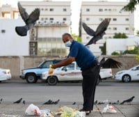 Las autoridades de Arabia Saudita informaron hoy que permitirá a los residentes salir de sus hogares entre las 9:00 y 17:00 horas (6:00 y 14:00 GMT) durante el mes sagrado musulmán del ramadán. (ARCHIVO) 
