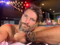 El actor Julián Gil fue a realizarse una prueba de COVID-19 debido a que estaba comenzando a tener síntomas. (INSTAGRAM)
