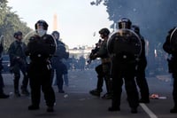 Previo a anuncio de Trump, reprimen protesta a las afueras de la Casa Blanca