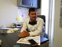 El exdirector de Alcoholes, Jesús López Aranda, se sostiene. (EL SIGLO DE TORREÓN) 