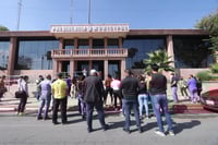 Dueños y empleados de gimnasios se manifiestan en Saltillo.