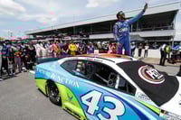 La soga anudada a manera de hora que se encontró en el lugar de Bubba Wallace (d) estaba ahí desde octubre de 2019 confirmó el FBI. (AP)
