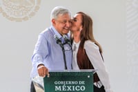 'Es conmigo, no con ellos', responde AMLO por ataques a Beatriz Gutiérrez Müeller