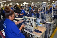 Las actividades manufactureras, las cuales representan 59% de la industria total, se hundieron 35.6%, lo mismo que en abril y ligaron ocho meses de pérdidas.
(ARCHIVO)