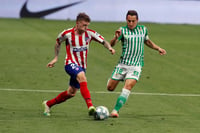 Andrés Guardado tuvo que dejar el partido contra el Atlético por una lesión isquiotibial, según confirmó su entrenador. (EFE)