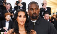 Captan a Kim Kardashian llorando junto a Kanye West en su auto