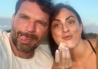 'La magia de los atardeceres, de fluir, de improvisar. Por más pláticas eternas y risas incontrolables. Aaaaa y siempre comida de por medio. Amén', escribió Marín junto a un video en el que aparecen ambos en una playa contemplando el atardecer. (INSTAGRAM) 