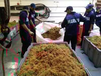 De mayo a lo que va de agosto, la Secretaría de Marina (Semar) ha recolectado 13 mil 829 toneladas de sargazo en altamar y playas de siete municipios de Quintana Roo, en conjunto con autoridades de los tres niveles de gobierno, sociedad civil e iniciativa privada. (ARCHIVO)