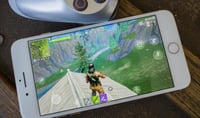 Después de que Apple rompiera relaciones con Fortnite, personas en la red venden iPhones con el juego instalado por altas sumas de dinero (ESPECIAL) 