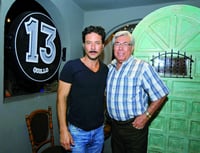 Fallece. Pierde la vida el papá del actor Raúl Méndez, fue diagnosticado con COVID-19 hace semanas.