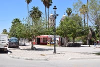 Los integrantes de Canaco manifestaron que las obras de rehabilitación de la plaza tienen casi un año y les impacta negativamente. (EL SIGLO DE TORREÓN) 