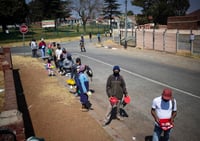 La pandemia por la COVID-19 no da tregua en la región central del norte de África, con cientos de casos diarios en Túnez, Argelia y Libia que deben gestionar en paralelo una aguda crisis económica y la inestabilidad política. (ARCHIVO) 