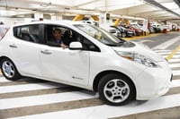 El año pasado se comercializaron 305 autos eléctricos en el país, por lo que su porcentaje de participación en el total de ventas en el mercado mexicano es muy marginal. (ARCHIVO) 