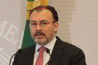 Estudiantes de Massachusetts piden la salida de Luis Videgaray