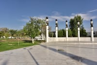 La obra se ejecutó dentro de la Plaza de la Tortuga y supone además una plazoleta amplia para realizar eventos formales.