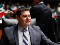 Una iniciativa del senador oficialista Alejandro Armenta propone al Senado de México nacionalizar el litio por disposición constitucional, tal y como ya ocurre con el petróleo, para asegurarse el control de lo que considera un elemento clave para la energía futura. (EFE)