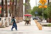 La afluencia en el Paseo Morelos cae drásticamente con el aumento de las temperaturas que se registra durante el día en Torreón. (EL SIGLO DE TORREÓN)