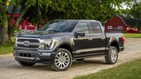 La versión híbrida de la F-150, el 'pickup' de más ventas en Estados Unidos desde hace más de cuatro décadas y el vehículo más importante de Ford, estará dotada con un motor biturbo de gasolina de 3.5 litros PowerBoost además de un motor eléctrico.
(ESPECIAL)