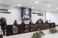 Al final de la ceremonia se partió el tradicional pastel ante un grupo reducido de personas y un mariachi entonó las 'Mañanitas'.