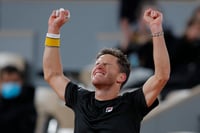 Diego Schwartzman vino de atrás para derrotar 7-6, 5-7, 6-7, 7-6, 6-2 a Dominic Thiem para meterse a 'semis'.(AP)