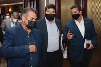 Corral (c) dijo que la Alianza presentará un pliego al Senado.
