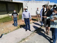 El Alcalde de Ciudad Frontera consiguió la construcción de un hospital rural del Seguro Social para esta población, que se convertirá en el tercer centro médico del Instituto que será levantado en la Región Centro en los próximos meses; en San Buenaventura será construido otro que sustituirá al 51 muy deteriorado y un general de zona más para Monclova. (SERGIO A. RODRÍGUEZ)