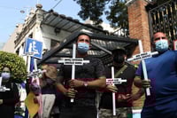 Padres de los 49 niños muertos en el incendio de la guardería ABC tomaron este viernes el edificio de la Secretaría mexicana de Gobernación (Segob) para exigir justicia a 11 años del hecho, ocurrido el 5 de junio de 2009 en el norteño estado de Sonora. (EL UNIVERSAL)