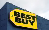 Best Buy informó que son falsos los comunicados que circulan en redes sociales haciendo referencia a un mensaje donde se atribuye a la empresa una respuesta a Grupo Salinas. (Especial) 