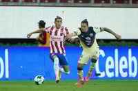 Los laguneros Uriel Antuna por Chivas y Jorge Sánchez del América, serán protagonistas en el duelo de esta noche, enfrentándose constantemente por las bandas y uniéndose a otros futbolistas de la Comarca Lagunera que pertenecen a los equipos más populares del país. (EFE)